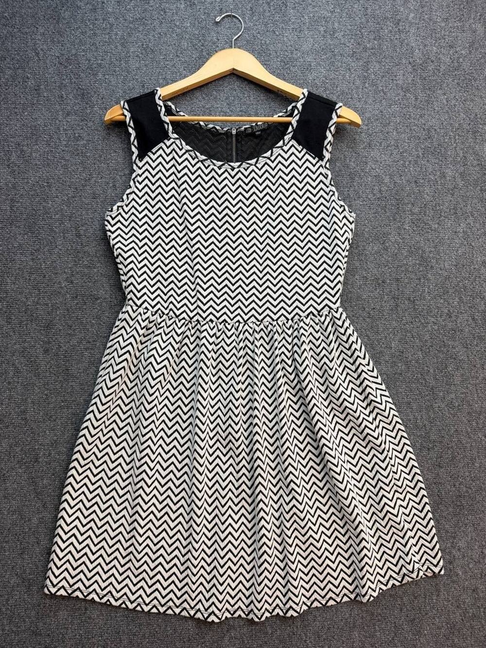 BeBop Women's L Black White Chevron Sleeveless Fit & Flare Dress